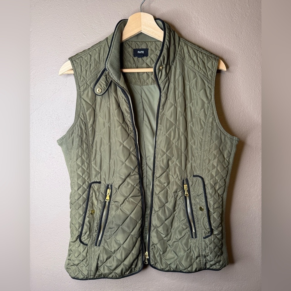 Fate Rowan Women's Olive Green Quilted Vest with Black Trim Size Large Outwear - Picture 3 of 16